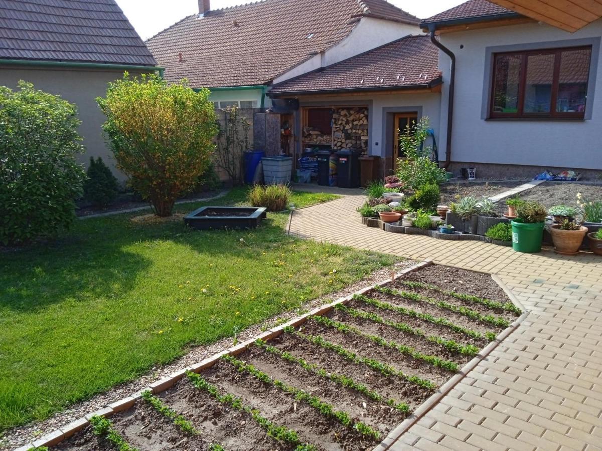 Apartment Anna Šakvice Exterior foto